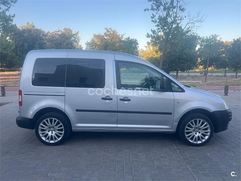 Usado VW Caddy 105 CV (77 kW) 2009 Gris / plata Monovolumen