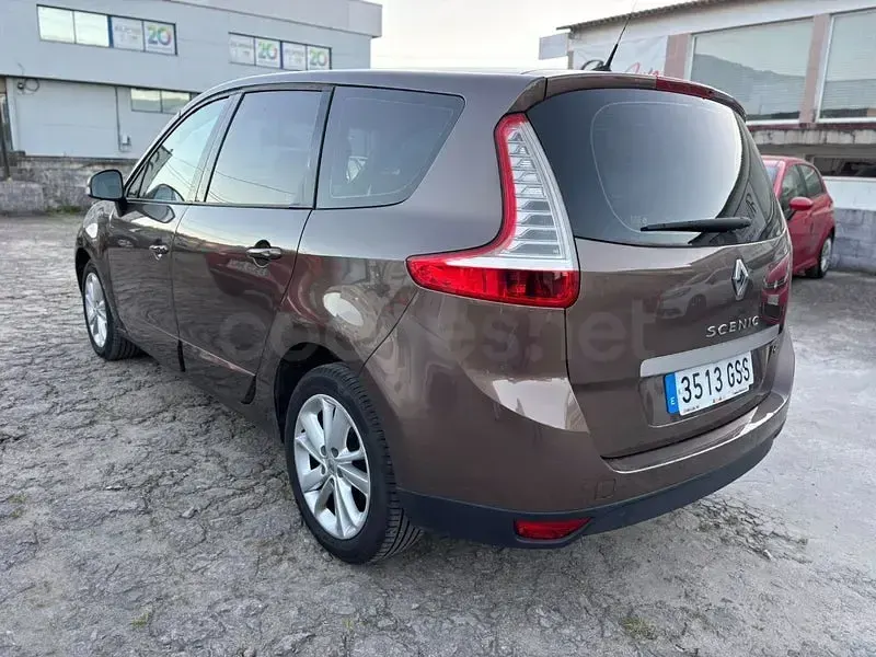 Usado Renault Grand Scénic Dynamique 110 CV (80 kW) 2010 Marrón Monovolumen