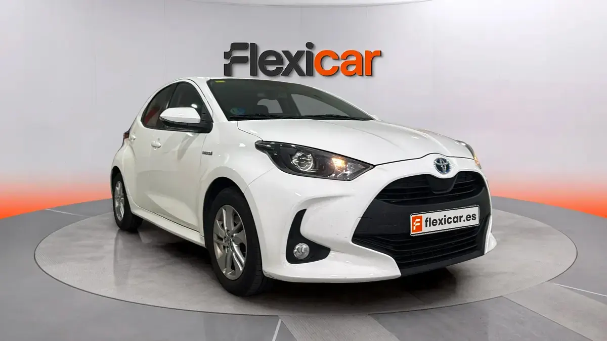 Usado Toyota Yaris Hybrid Active 100 CV (73 kW) 2020 Berlina