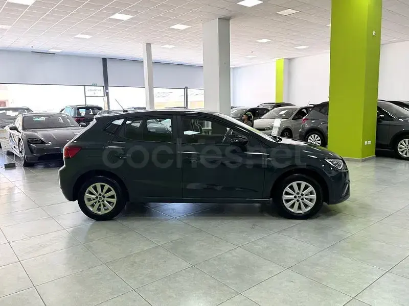 Usado Seat Ibiza Style Plus 95 CV (69 kW) 2025 Gris / plata Utilitario