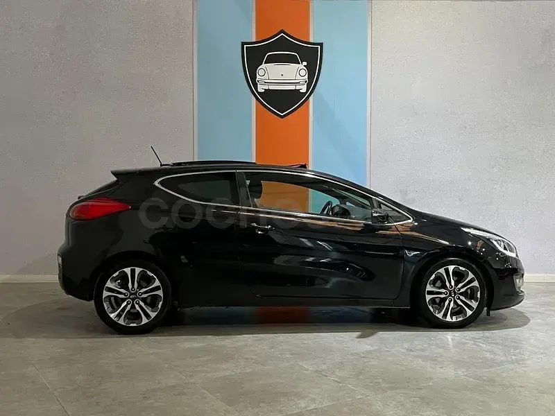 Usado Kia ProCeed 128 CV (94 kW) 2014 Negro Utilitario