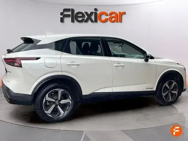 Używany Nissan Qashqai Acenta 190 KM (139 kW) 2024 Biały SUV