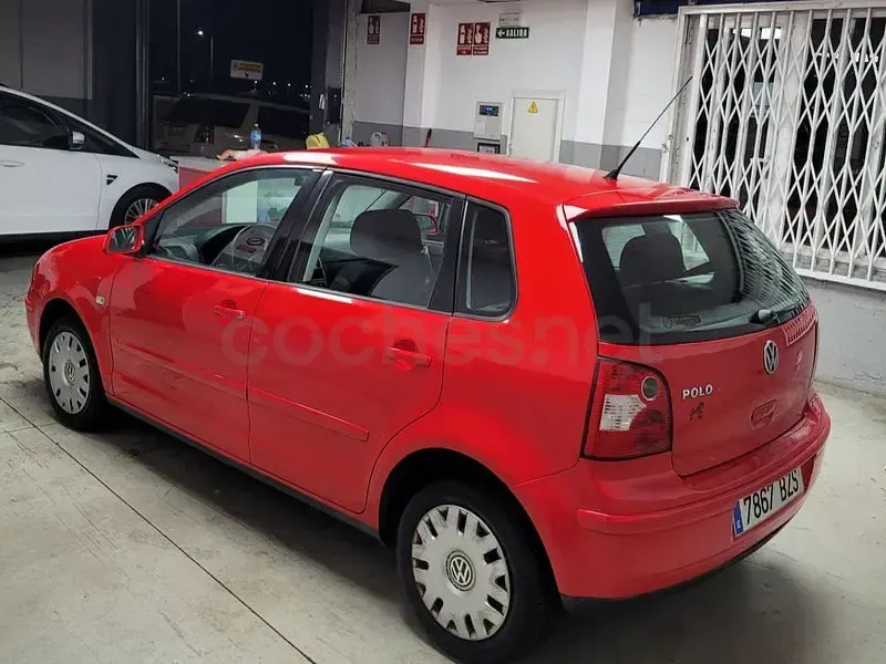 Usado VW Polo Trendline 75 CV (55 kW) 2002 Rojo Berlina
