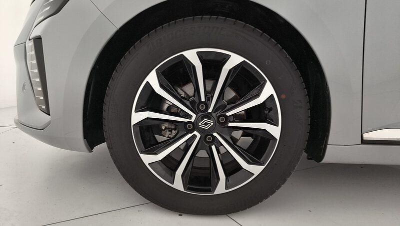 Usado Renault Clio V Techno 100 CV (73 kW) 2025 Gris Berlina