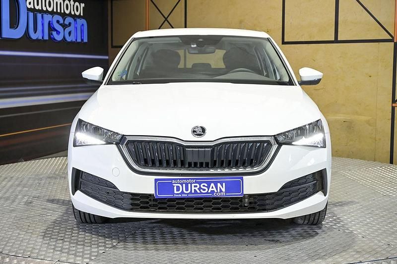 Usado Skoda Scala Active 90 CV (66 kW) 2022 Blanco Utilitario