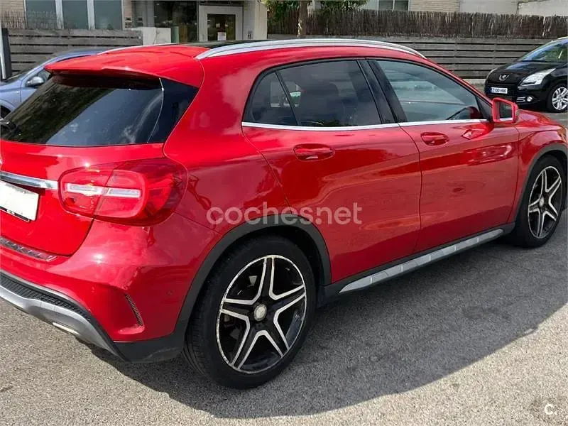 Usado Mercedes GLA200 AMG line 156 CV (114 kW) 2018 Rojo SUV