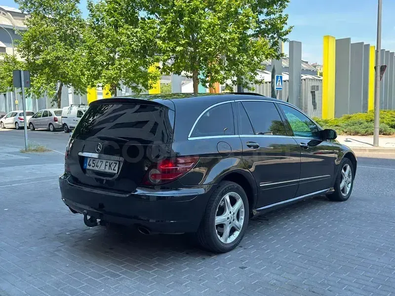 Usado Mercedes R320 224 CV (164 kW) 2007 Negro Monovolumen