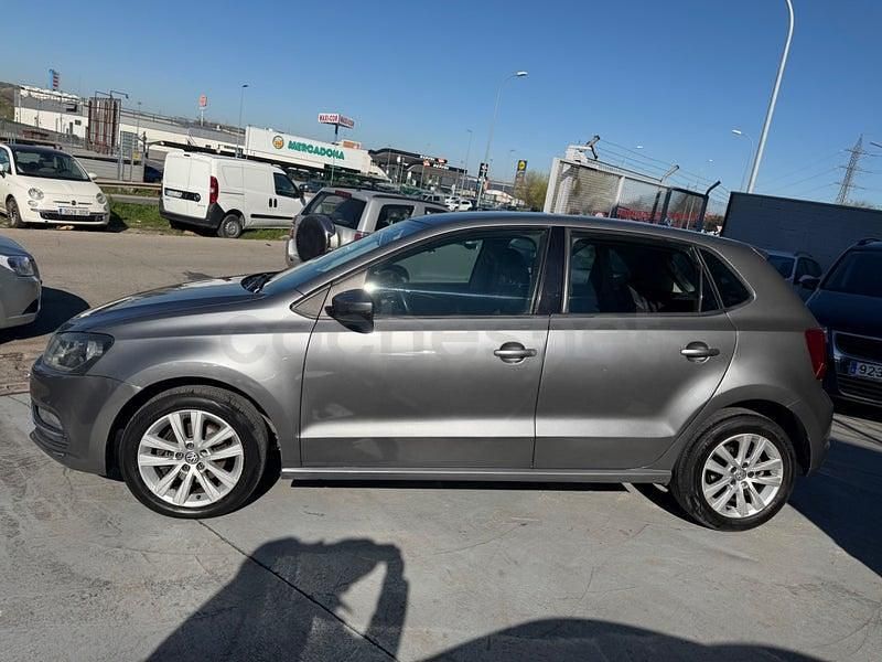 Usado VW Polo Advance 90 CV (66 kW) 2015 Gris / plata Berlina