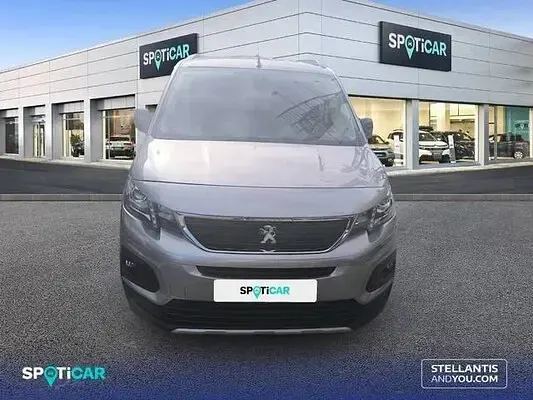 Usado Peugeot Rifter Allure 100 CV (73 kW) 2023 Gris Monovolumen