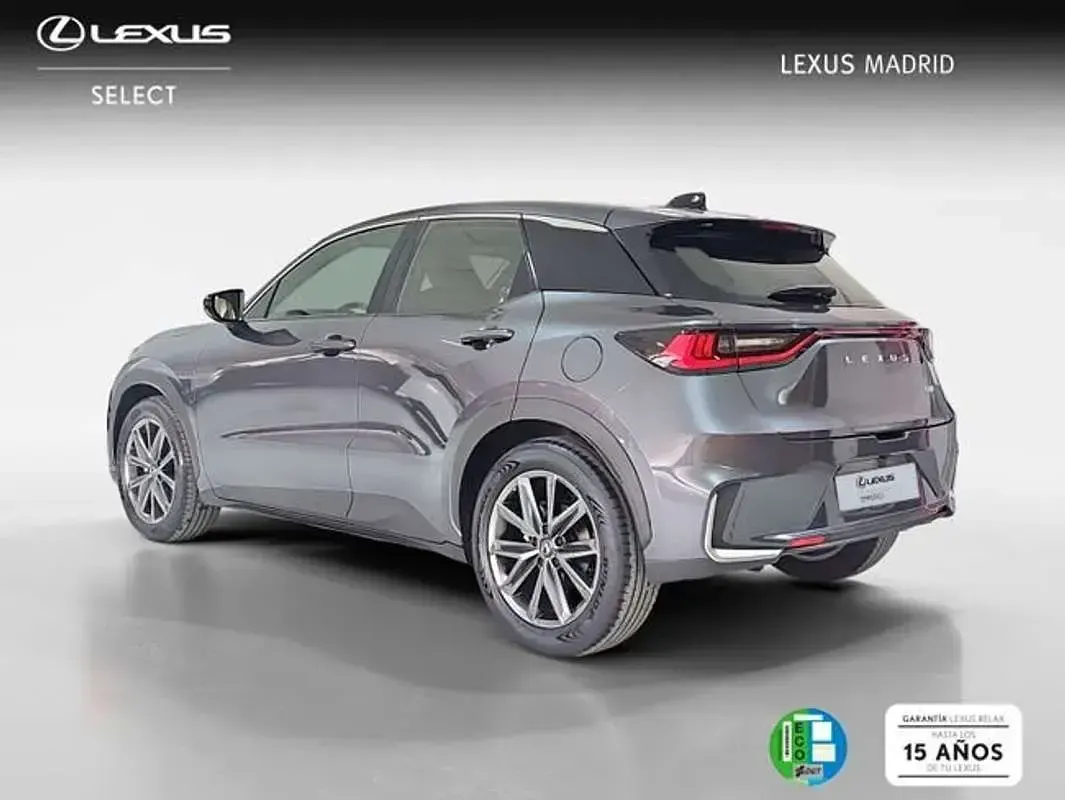 Usado Lexus LBX 136 CV (100 kW) 2025 Gris SUV