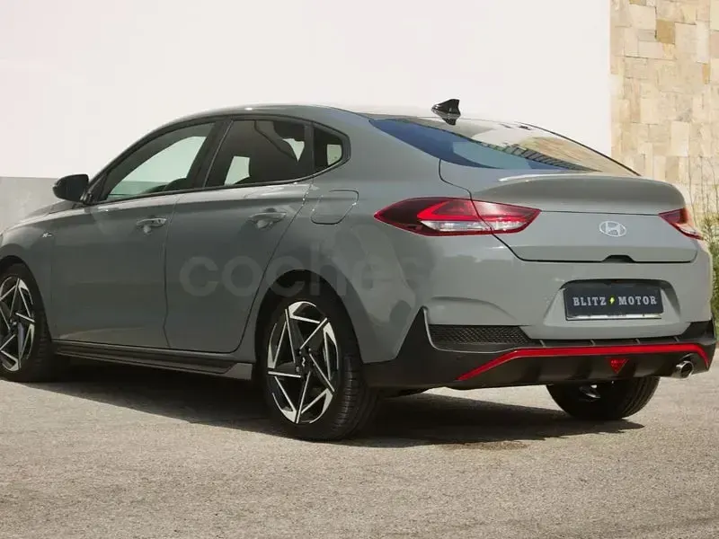 Usado Hyundai i30 N Line 140 CV (102 kW) 2025 Gris / plata Berlina