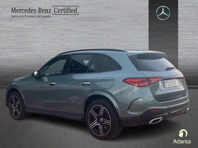 Usado Mercedes GLC300e AMG line 333 CV (244 kW) 2026 Plata verde