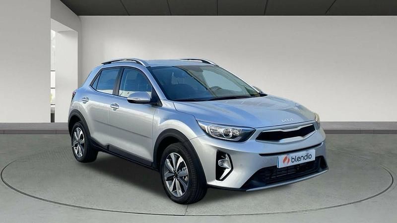 Usado Kia Stonic 100 CV (73 kW) 2024 Gris SUV