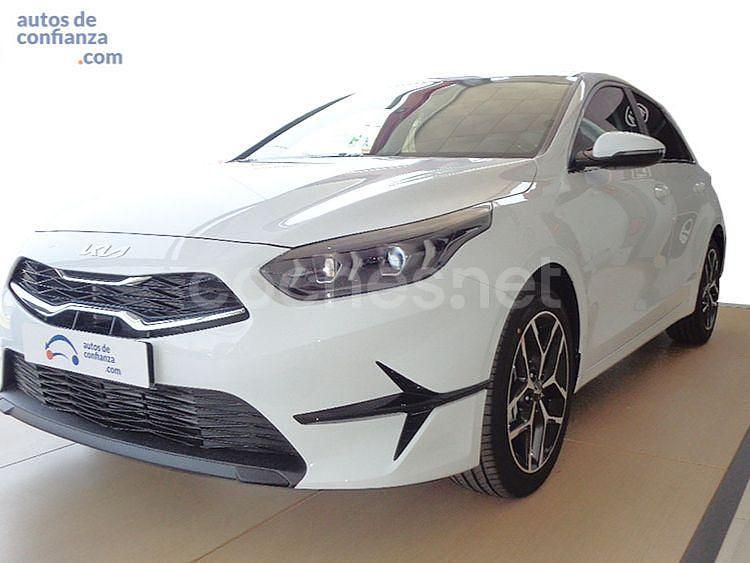 Blanco Usado 2022 Kia Ceed Utilitario | 18.500 € (Un poco caro) - Imagen 1/4