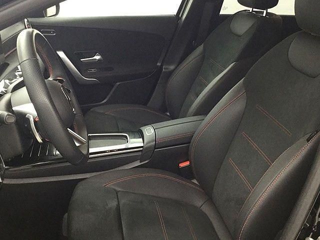 Usado Mercedes A180 AMG line 136 CV (100 kW) 2024 Negro Berlina