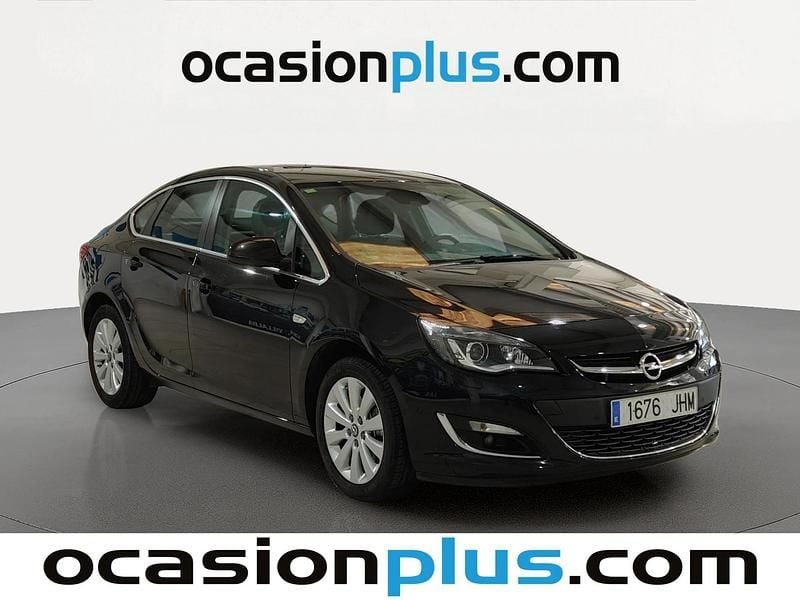 Usado Opel Astra Excellence 136 CV (100 kW) 2015 Negro Berlina