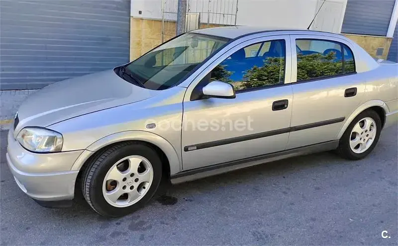Usado Opel Astra Elegance 115 CV (84 kW) 2001 Gris / plata Berlina