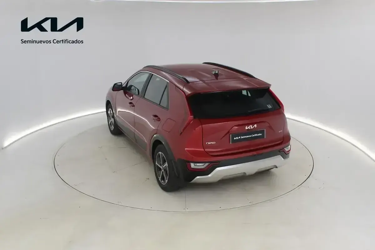Usado Kia Niro 141 CV (103 kW) 2024 Rojo SUV