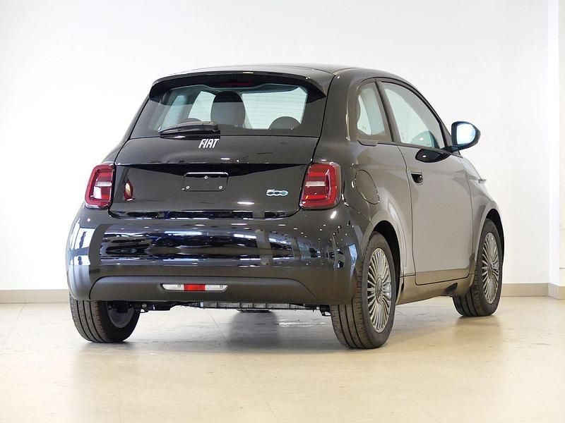 Usado Fiat 500e Icon 86 kW (118 CV) 2022 Negro Berlina