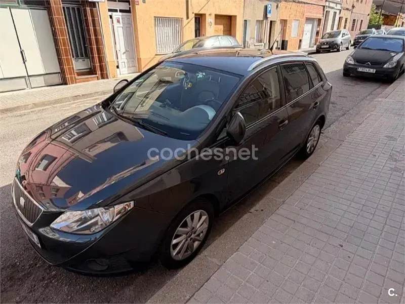 Usado Seat Ibiza ST Reference 75 CV (55 kW) 2011 Negro Familiar