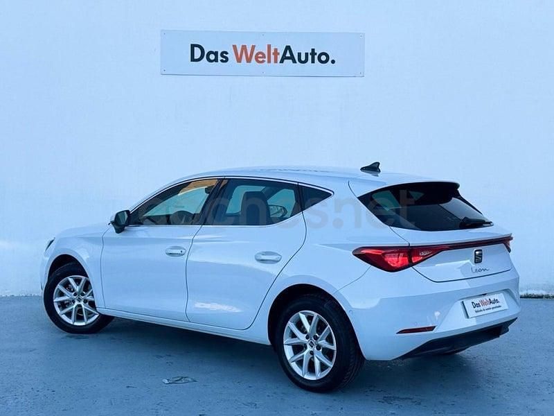 Usado Seat Leon Style 116 CV (85 kW) 2025 Blanco Berlina
