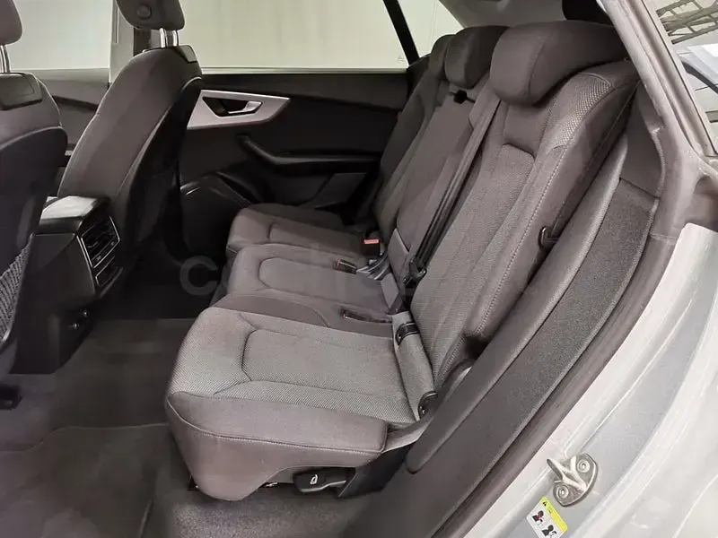 Usado Audi Q8 381 CV (280 kW) 2023 Gris / plata SUV