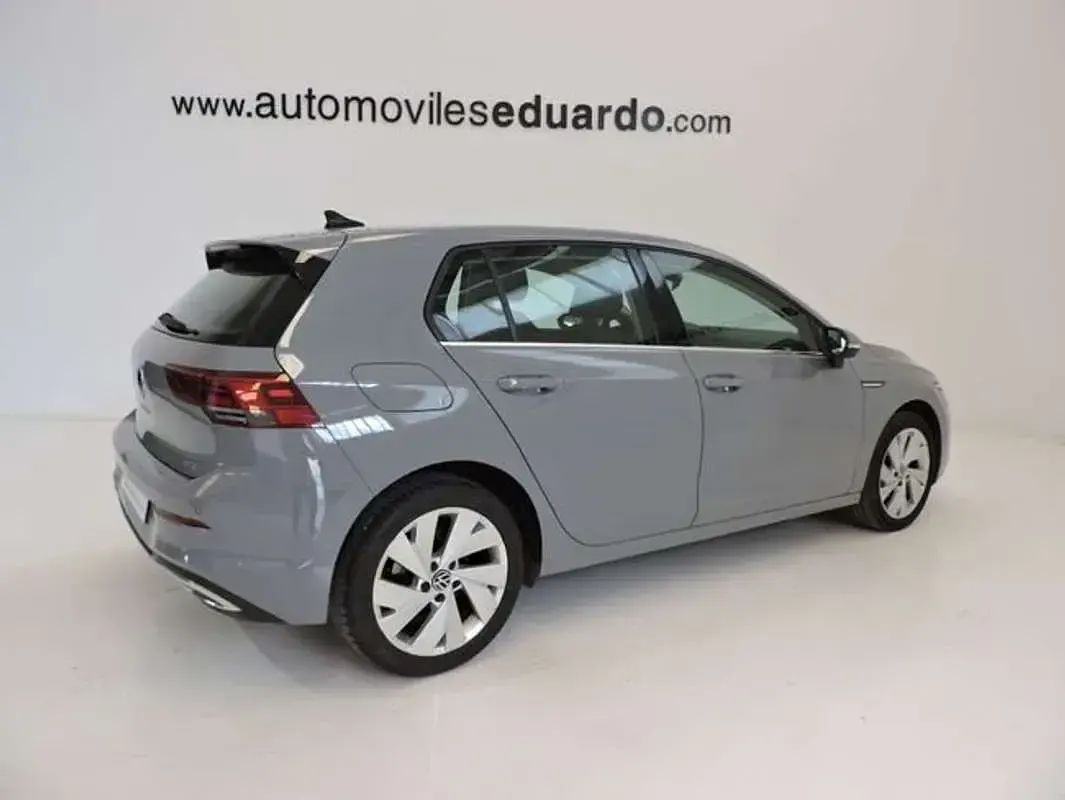 Usado VW Golf VIII Life 131 CV (96 kW) 2022 Gris Utilitario