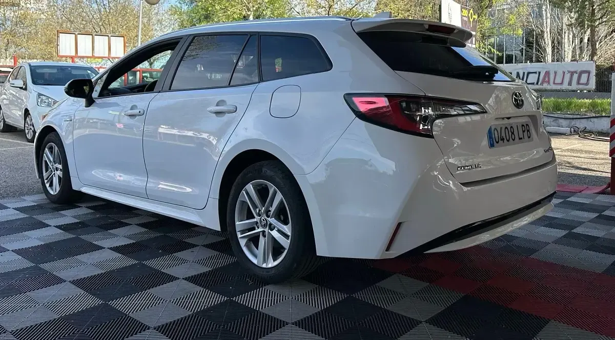 Usado Toyota Corolla Business Edition 122 CV (89 kW) 2021 Blanco