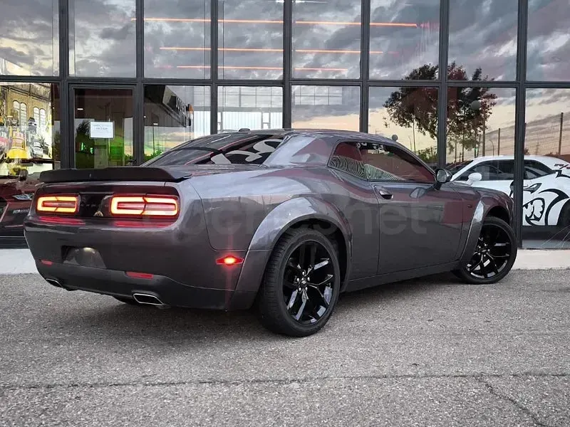Usado Dodge Challenger SXT 303 CV (222 kW) 2023 Gris / plata Coupe