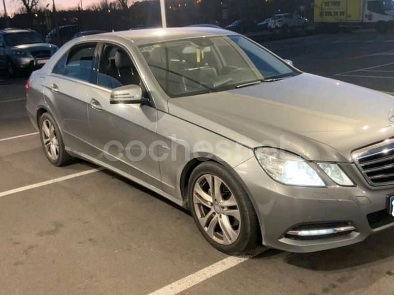 Gris / plata Usado 2011 Mercedes E200 Avantgarde Berlina | 11.500 € (Precio justo) - Imagen 1/4