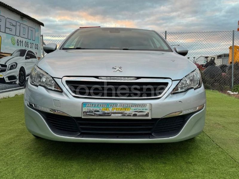 Usado Peugeot 308 Access 130 CV (95 kW) 2014 Gris / plata Berlina