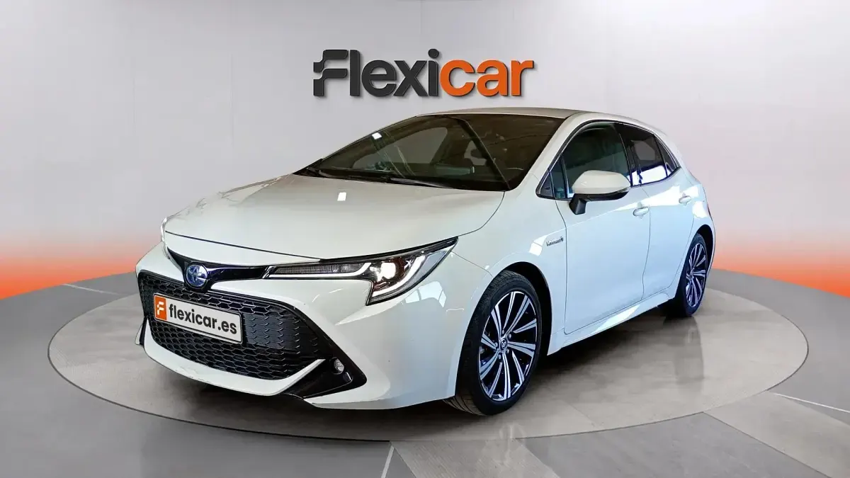 Używany Toyota Corolla Active 122 KM (89 kW) 2020 Biały Sedan/Limuzyna
