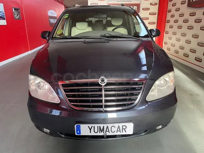 Usado SsangYong Rodius Limited 165 CV (121 kW) 2009 Gris / plata Monovolumen