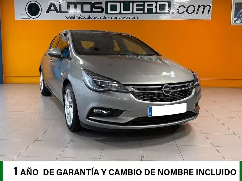 Usado Opel Astra Dynamic 110 CV (80 kW) 2017 Gris / plata Berlina