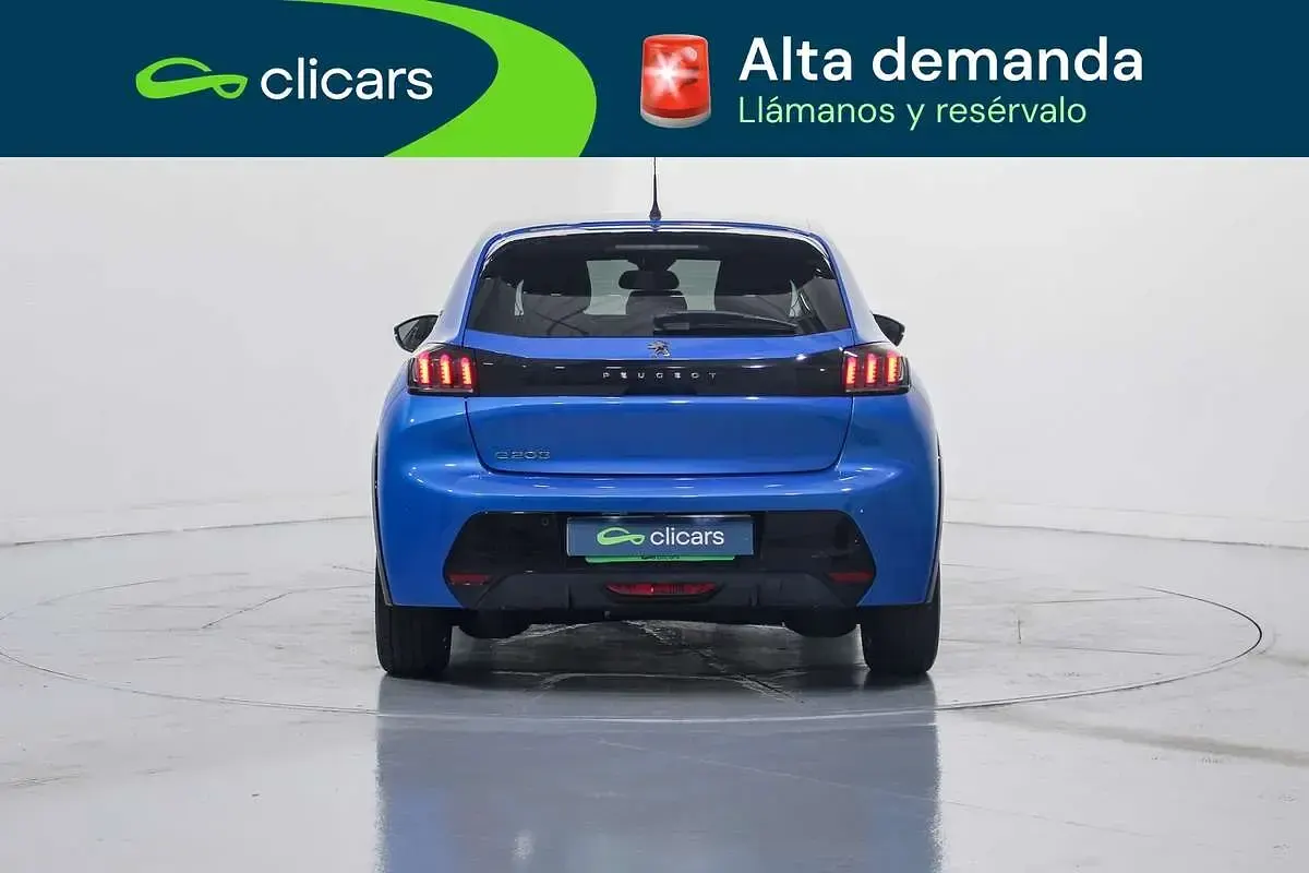 Usado Peugeot e-208 Allure 100 kW (136 CV) 2023 Azul Utilitario