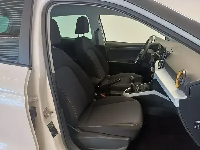 Usado Seat Arona Style 115 CV (84 kW) 2025 Blanco SUV