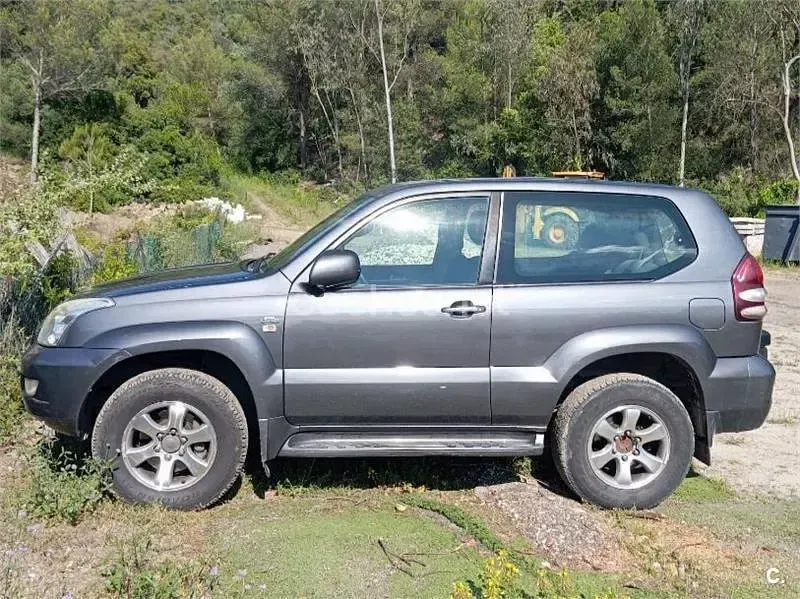 Usado Toyota Land Cruiser 163 CV (119 kW) 2005 Gris / plata SUV