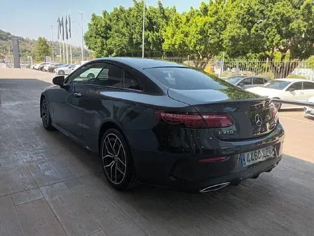 Usado Mercedes E350 299 CV (219 kW) 2022 Gris grafito Berlina