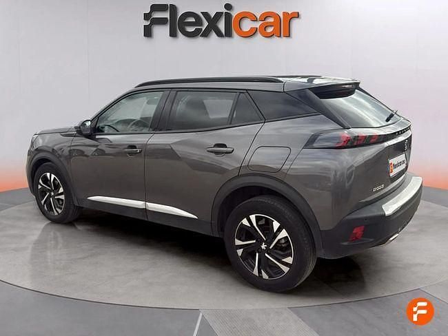 Usado Peugeot 2008 Allure 130 CV (95 kW) 2021 Gris / plata SUV