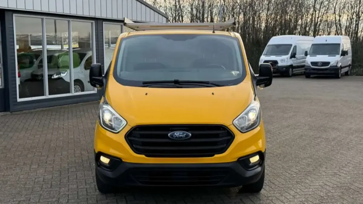 Usado Ford Transit Custom Ambiente 105 CV (77 kW) 2019 Amarillo Van