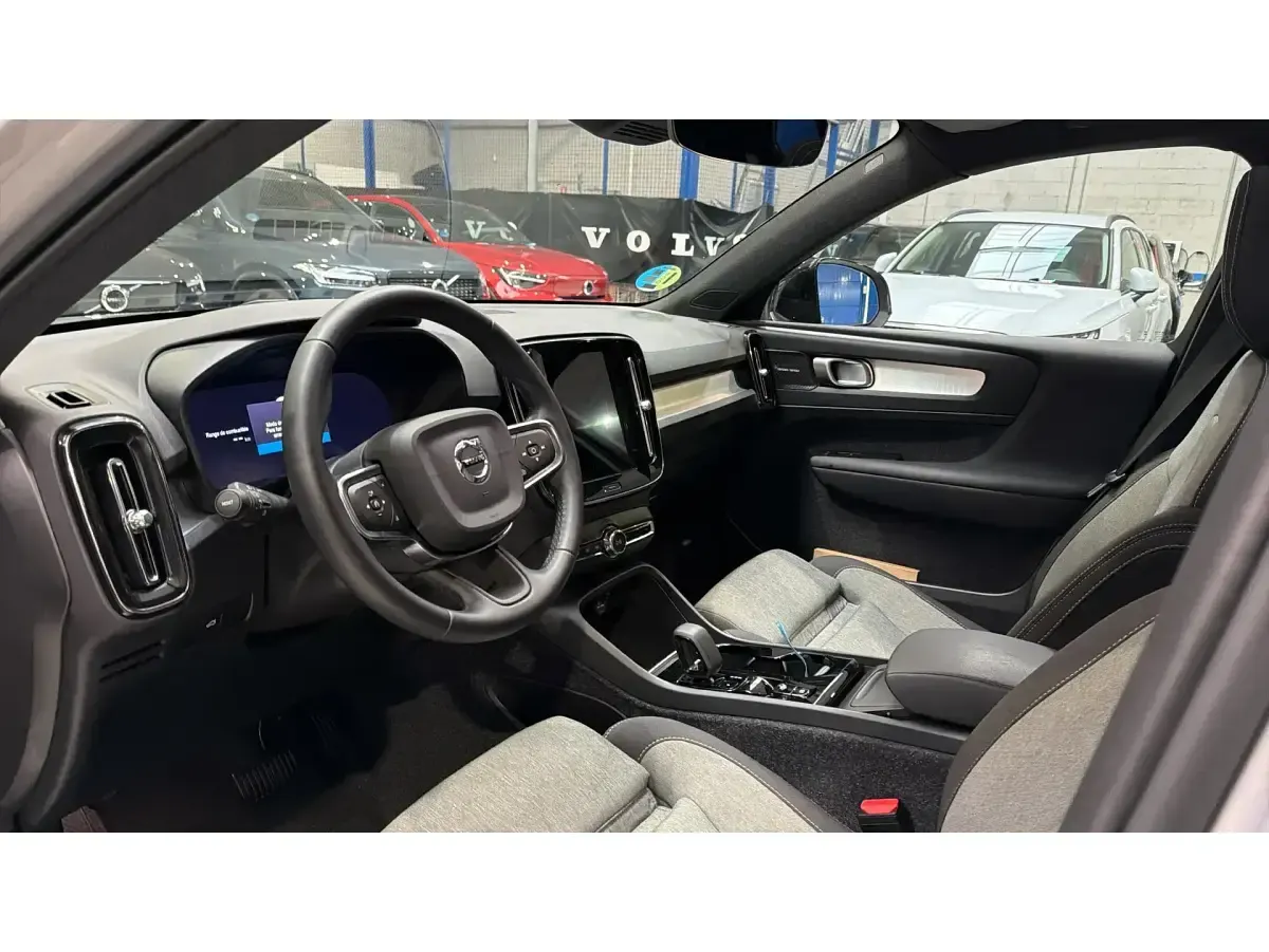 Usado Volvo XC40 Ultra 163 HP (119 kW) 2024 Cinzento SUV
