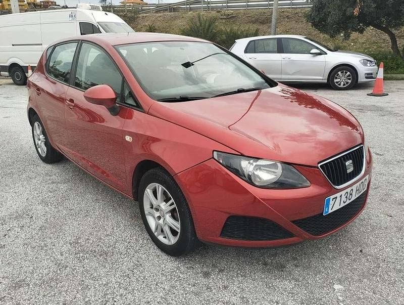 Usado Seat Ibiza Copa 90 CV (66 kW) 2011 Burdeos Utilitario