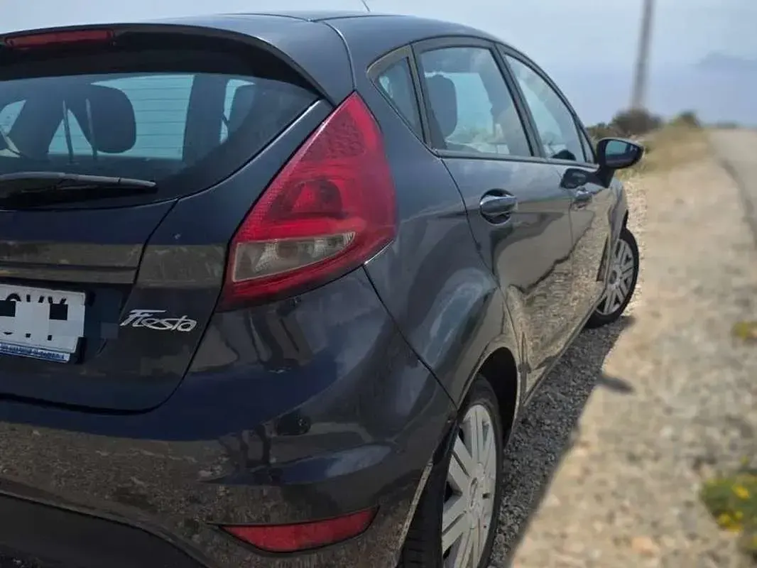 Usado Ford Fiesta Trend 68 CV (50 kW) 2010 Negro Utilitario