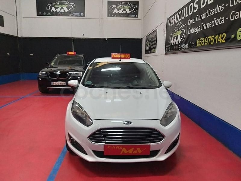 Usado Ford Fiesta Trend 75 CV (55 kW) 2015 Blanco Berlina