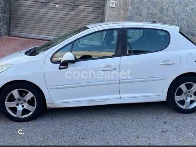 Usado Peugeot 207 Allure 92 CV (67 kW) 2011 Blanco Berlina