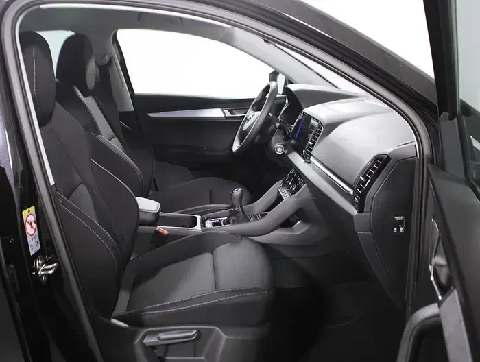 Usado Skoda Karoq Selection 150 CV (110 kW) 2024 Negro SUV