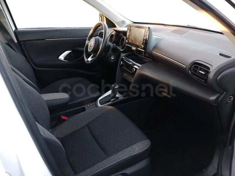 Usado Toyota Yaris Cross Business Edition 116 CV (85 kW) 2022 Blanco SUV