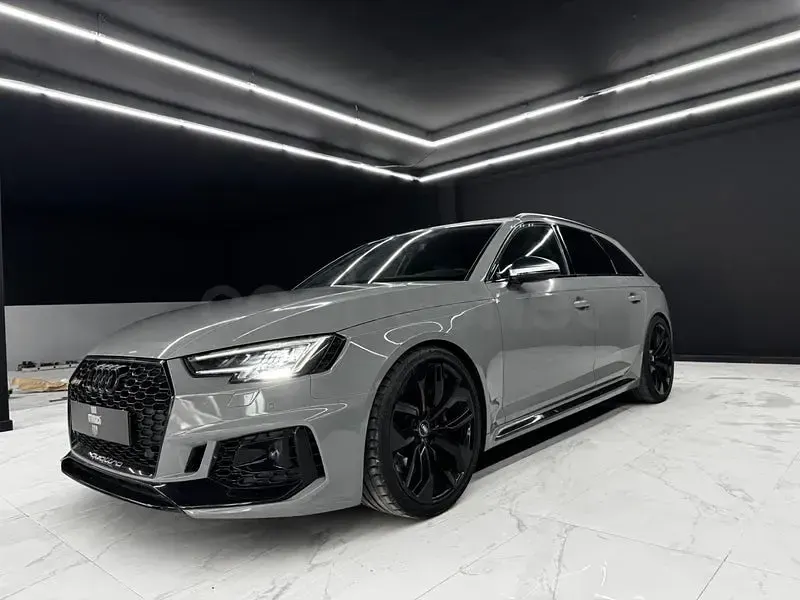 Usado Audi RS4 450 CV (330 kW) 2019 Gris / plata Familiar