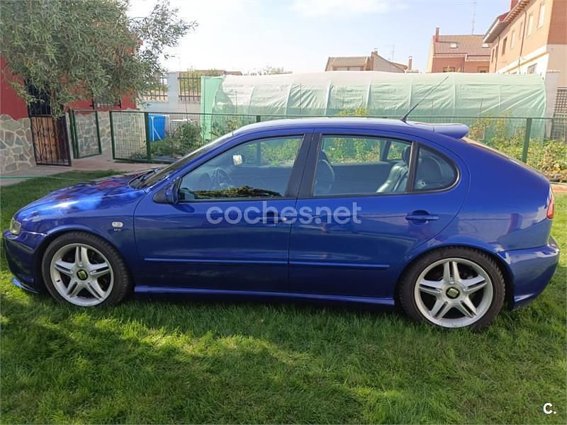 Usado Seat Leon CUPRA 204 CV (150 kW) 2001 Azul Utilitario