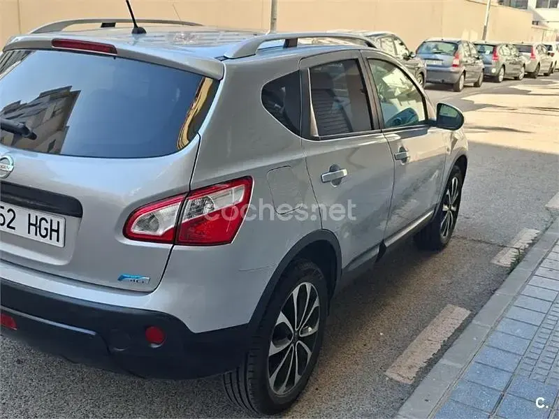 Usado Nissan Qashqai Acenta 106 CV (77 kW) 2011 Gris / plata SUV